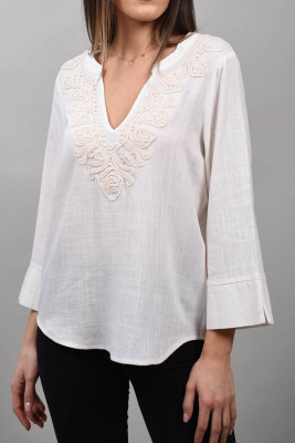 White Tunic type blouse with v kalendare neckline LC25135222-P1